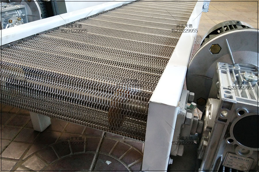 網(wǎng)帶輸送機